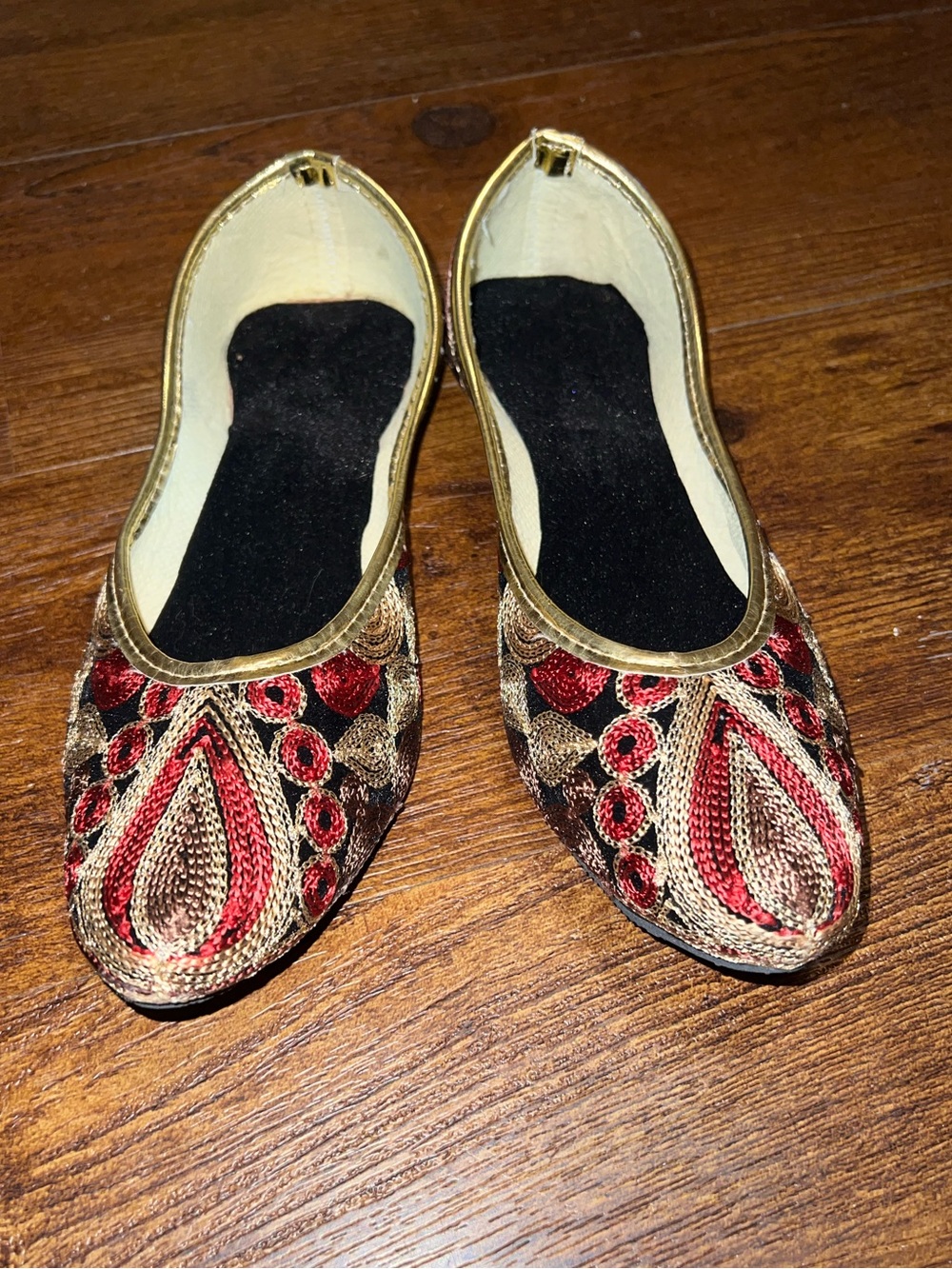 Traditional Indian Flats Punjabi Jutti Handmade Red Gold Embroidery Size 6/6.5 - Picture 3 of 10
